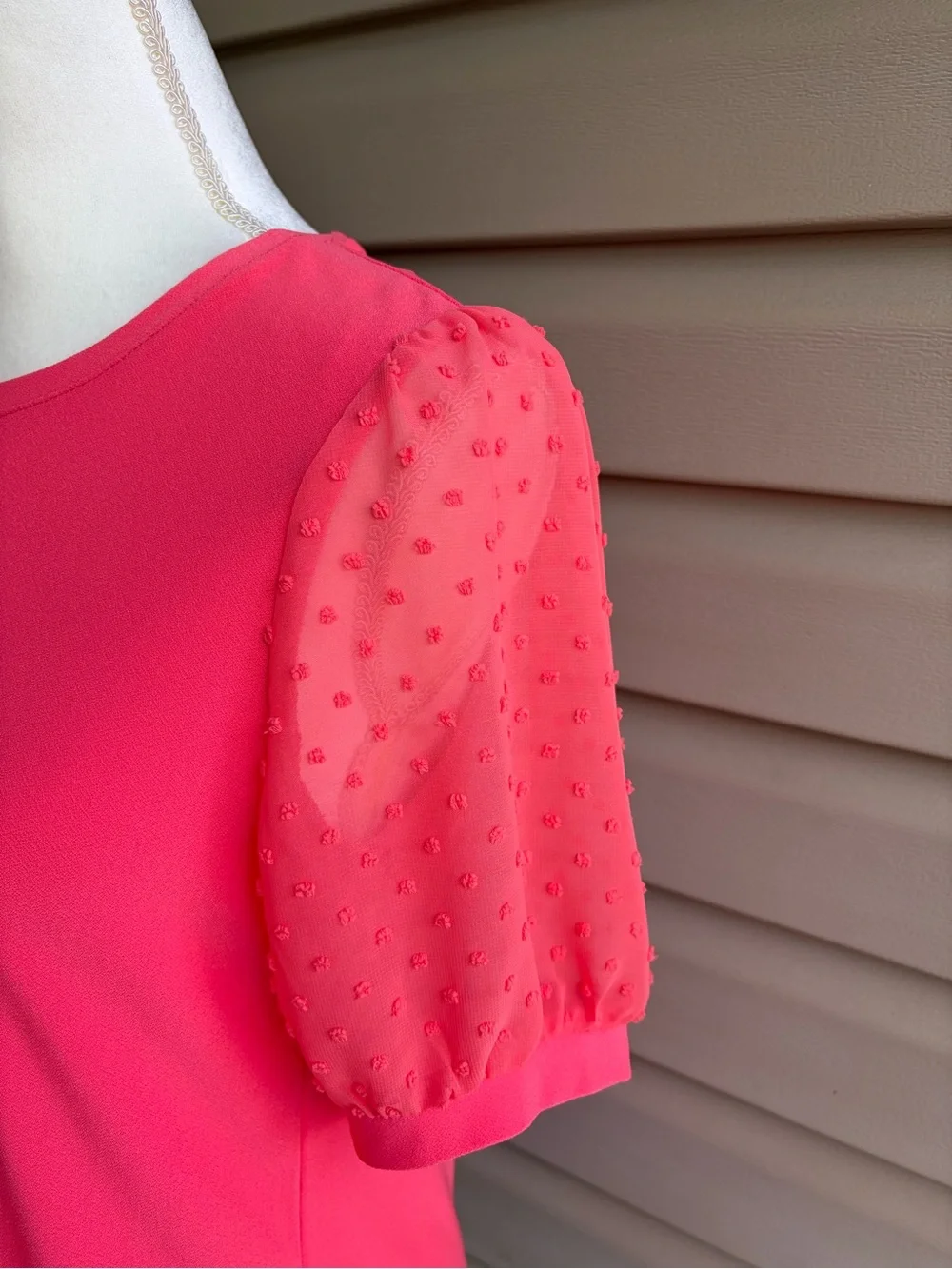 •CeCe• Coral Puff Sleeve Clip Dot Mixed Media Knit Top - Size Medium - Picture 3 of 8